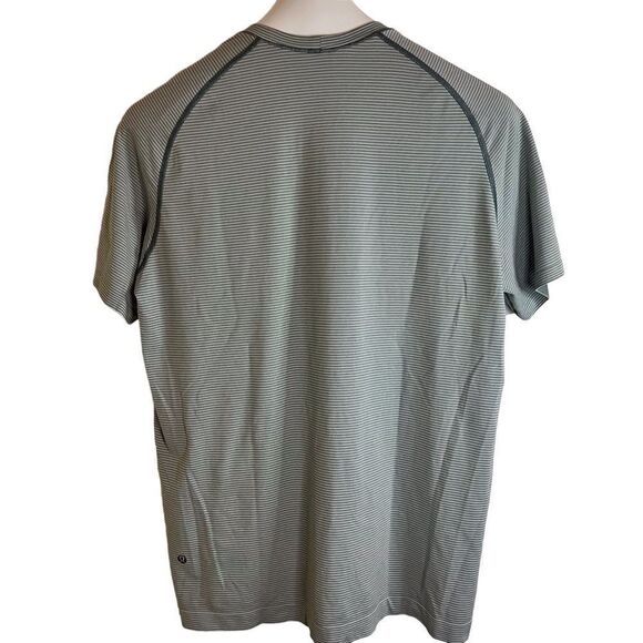 Men’s Lululemon Athletic Metal Vent Tech Green White Subtle Striped Tee Size Lg - Picture 5 of 8